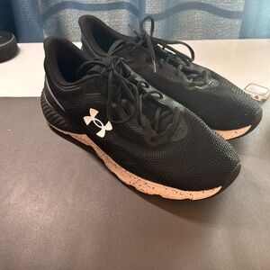 Under Armour charged escape 4 Men’s running shoes.